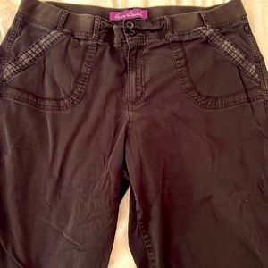 Gloria Vanderbilt Capris size 18 black